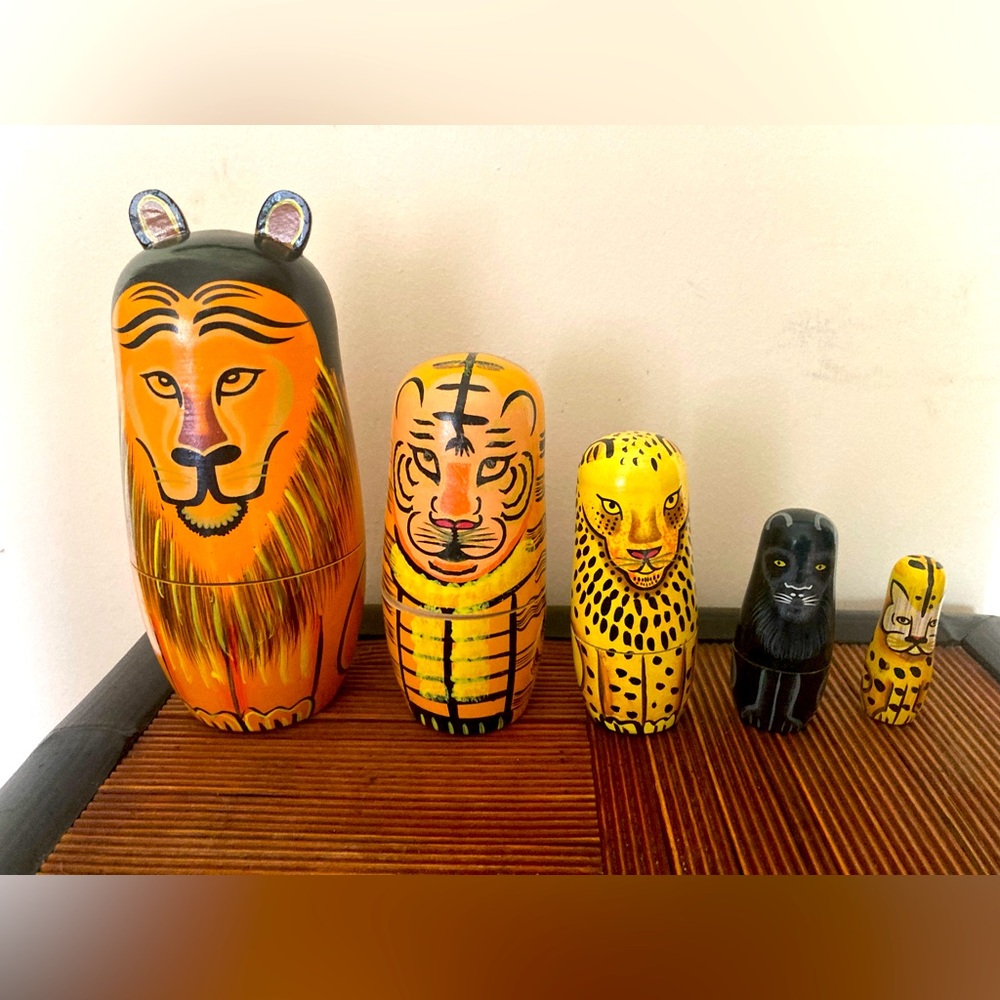 Lion pride nesting dolls (5) by Bits&Pieces